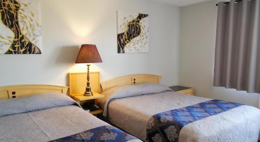 Country Garden Inn & Restaurant Smoky Lake Экстерьер фото