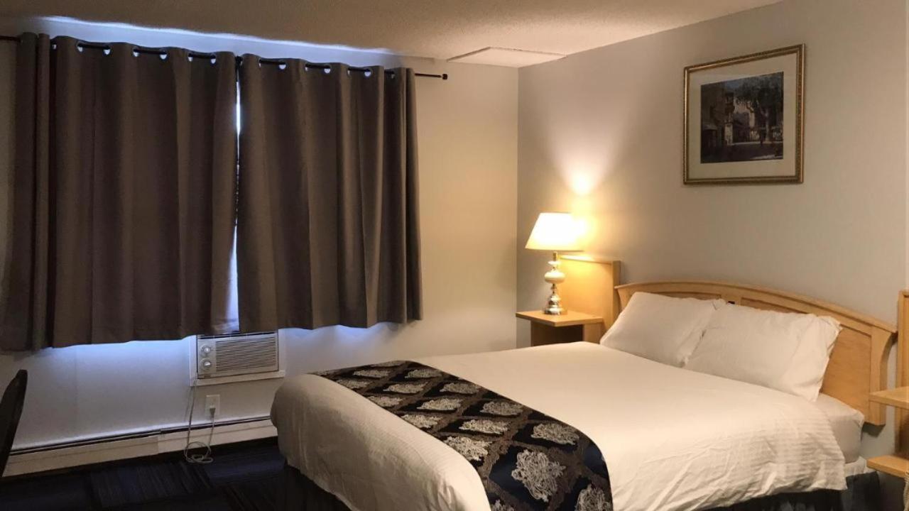 Country Garden Inn & Restaurant Smoky Lake Экстерьер фото