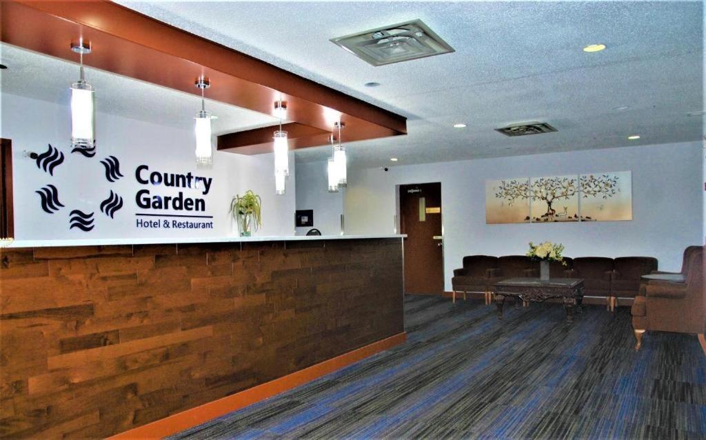 Country Garden Inn & Restaurant Smoky Lake Экстерьер фото