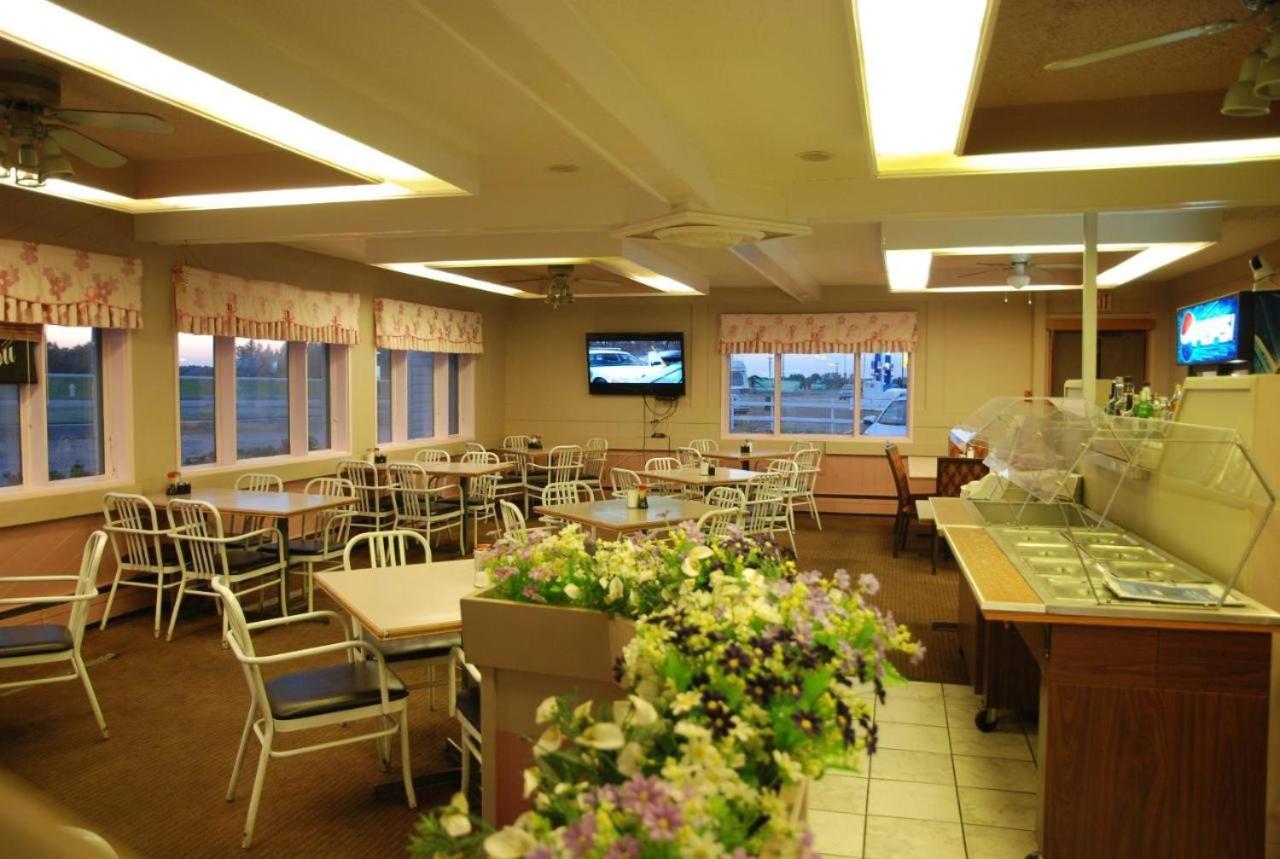 Country Garden Inn & Restaurant Smoky Lake Экстерьер фото