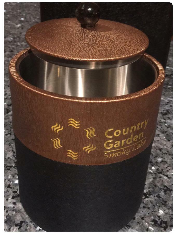Country Garden Inn & Restaurant Smoky Lake Экстерьер фото