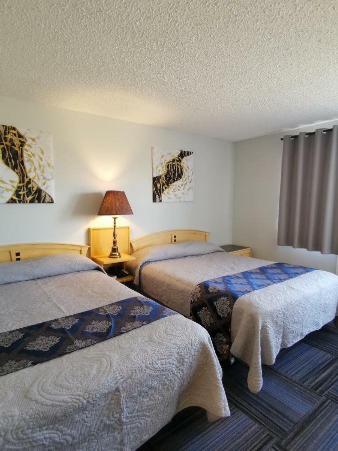Country Garden Inn & Restaurant Smoky Lake Экстерьер фото